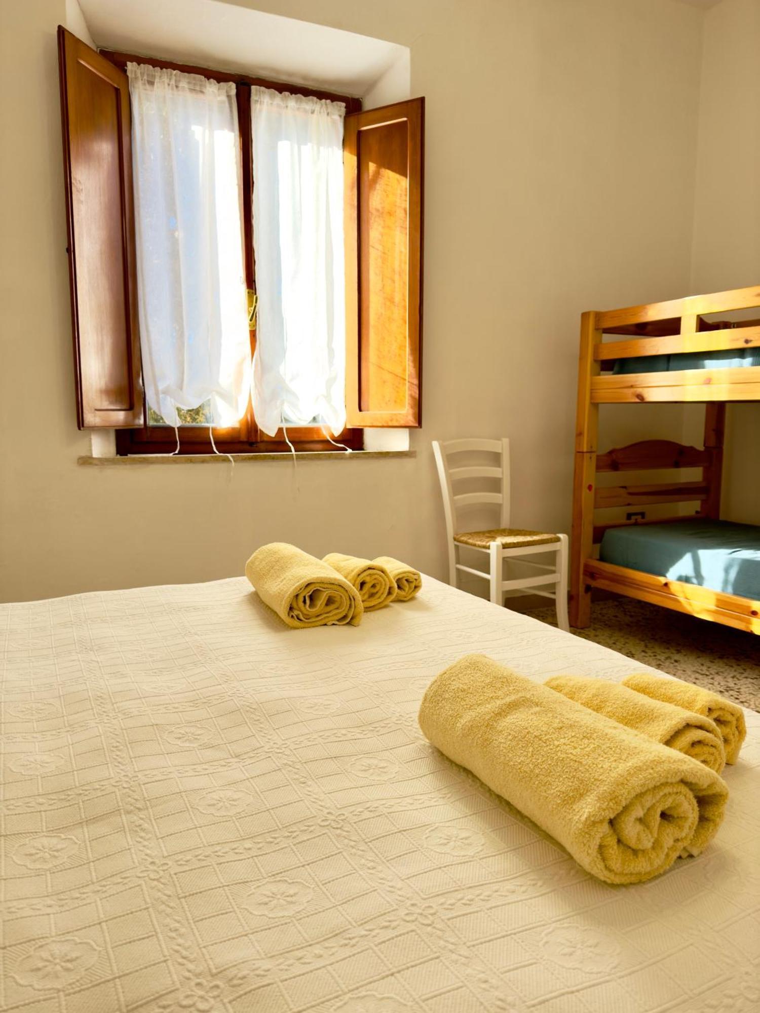 סנטה לוצ'ה Agriturismo La Ghiraia מראה חיצוני תמונה